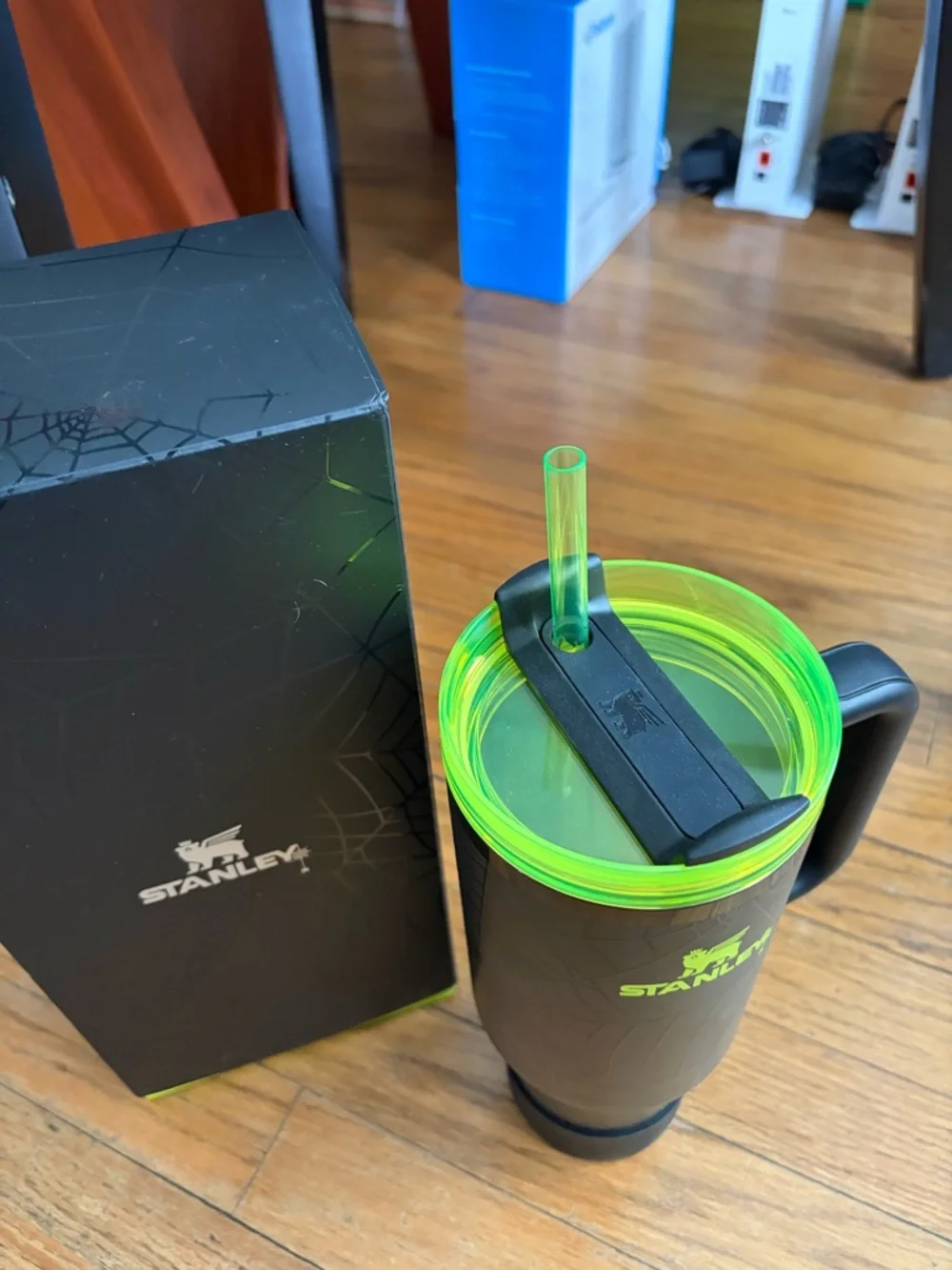 Stanley Black Tumbler Halloween 2024 Web Glow Limited Edition - Picture 2 of 2